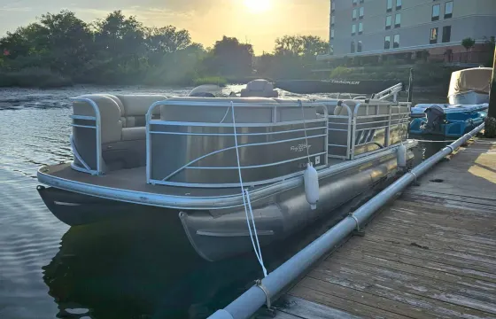 Suntracker DLX 2023 FT Lauderdale Pontoon boat!