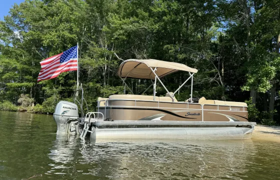 24’ Godfrey Sweetwater Pontoon on Lake Anna