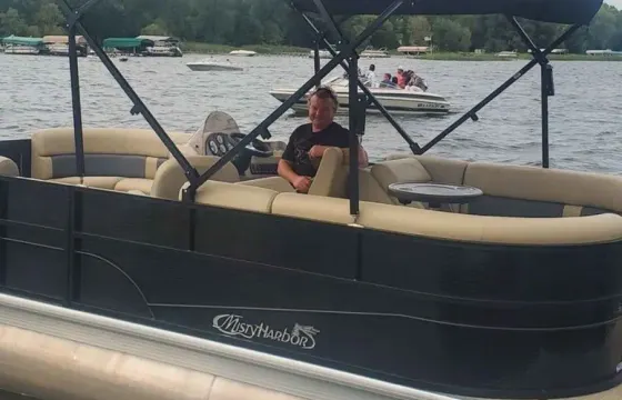 Misty Harbor 22ft Pontoon Boat for 10 Guests in Spring Park, Minnesota