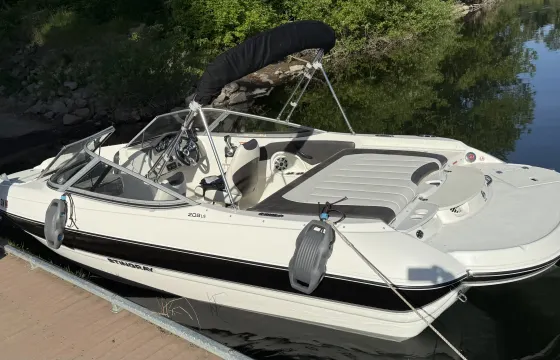 Versatile 2018 Stringray LS208 Deck Boat