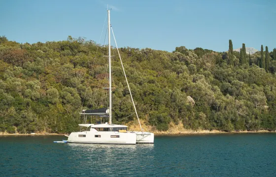 Sailing Catamaran Lagoon 46 with Crew