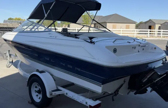 Bayliner Capri 4.3 v6 Deck Boat for 6 passengers in Nampa