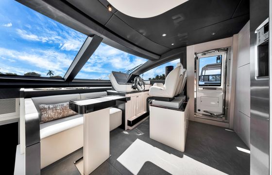 Luxurious 80ft Azimut serving Florida and Bahamas