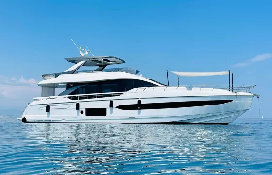 Luxurious 80ft Azimut serving Florida and Bahamas
