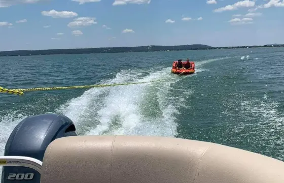 Fun reliable Suncatcher boat with plenty of power!!