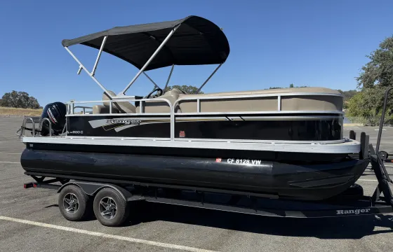 Ranger Pontoon Boat for 10 Guests
