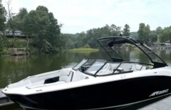 25ft Yamaha AR250 Bowrider on South Lake Tahoe — Up to 10 Guests