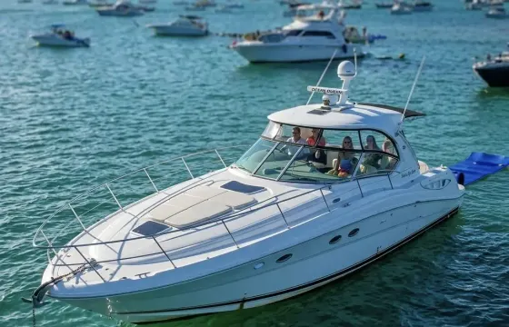 44' SeaRay Yacht Charter in Miami – Up to 13 Guests!