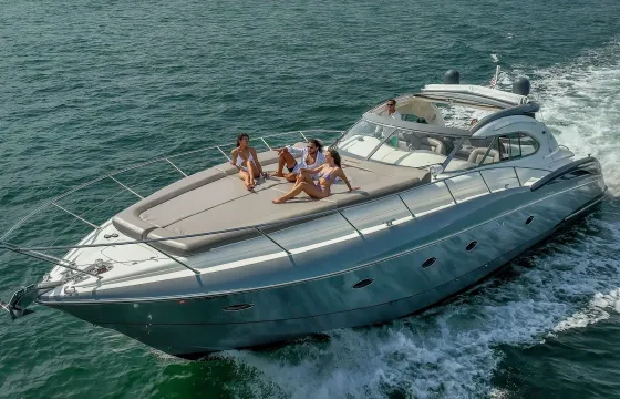 Enjoy "LA ROMANA" Sunseeker Predator 60FT in Miami!!