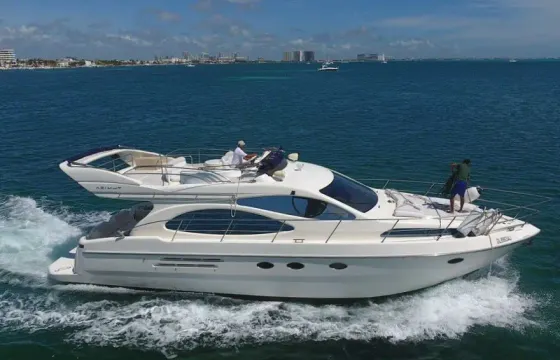 50' Azimut Yacht Flybridge 2008 rent a boat in Cancun