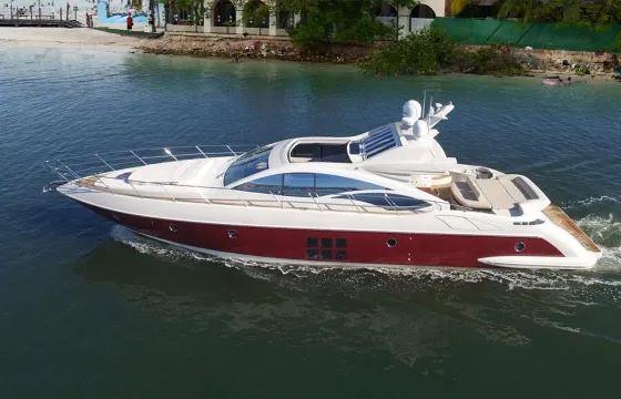 Azimut 70' JOANA. SUPERYACHT CREW