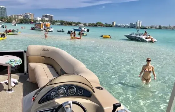 All in 2019  Bentley Pontoon Party insta Boat