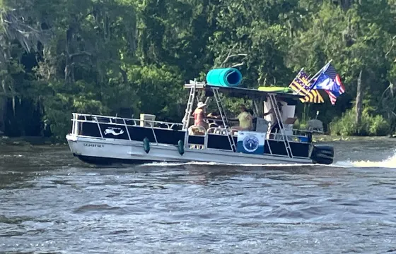 26ft Pontoon Boat Charters in Madisonville, LA