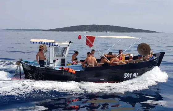 Charter TRADITIONAL guc in Mali Lošinj, Croatia for 12 pax