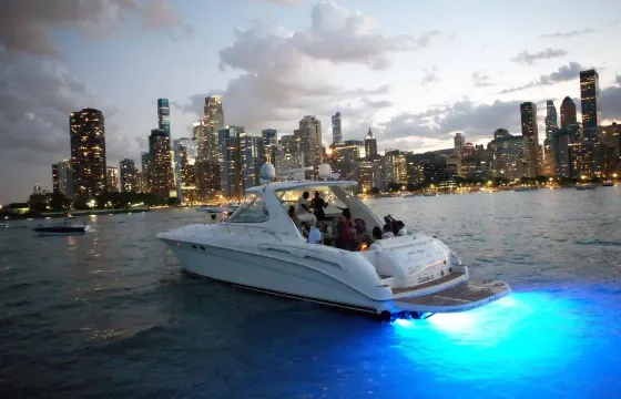 Luxury 54' Sea Ray Sundancer Yacht for Charter in Chicago