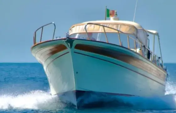 Aprea 32 Motor Yacht Rental in Santa Maria di Leuca, Puglia