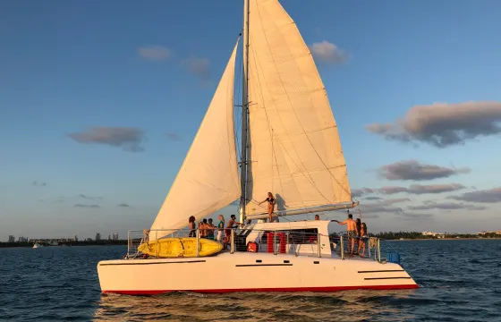 ⛵️ Catamaran 49-Person Party Boat Includes: 1-Captain, 1-Mate and 1-Bartender