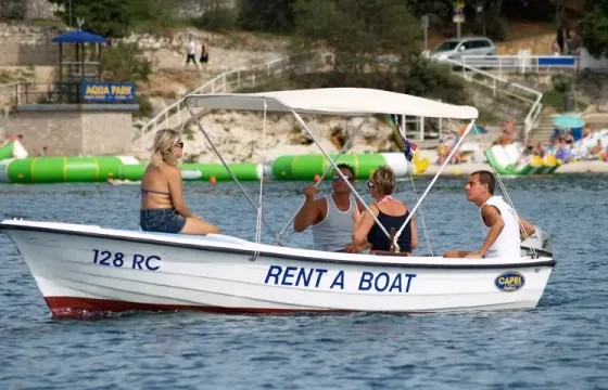 Elan Pasara Small Powerboat for rent in Selce, Crikvenica