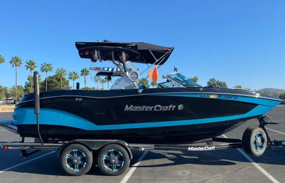 Rent Mastercraft X22 Wakeboat