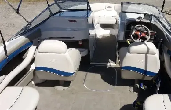 24' Four Winns V8 Bowrider Rental In Incline Village, Nevada