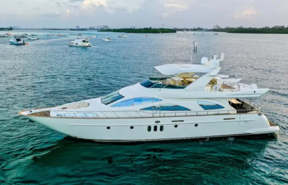 90’ Azimut Fantastic Boat in Miami, Florida!