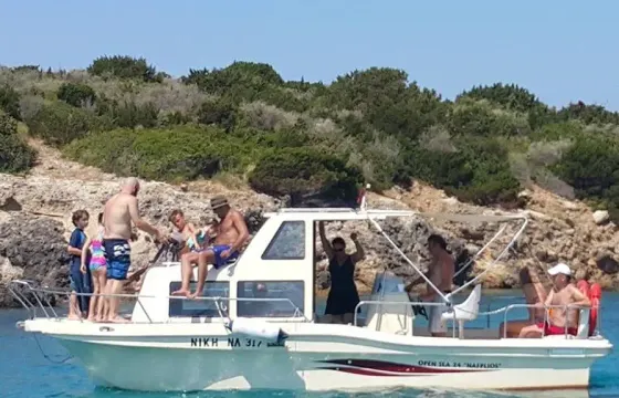 Charter this 26' Half Cabin Yacht in Lefkada, Greece
