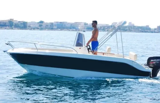 Rent 18' Center Console in Porto Cesare, Puglia