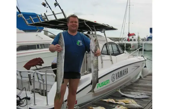 Enjoy 25 ft Yamaha - Guided Fishing Tour in Muang Pattaya Chang Wat Chon Buri