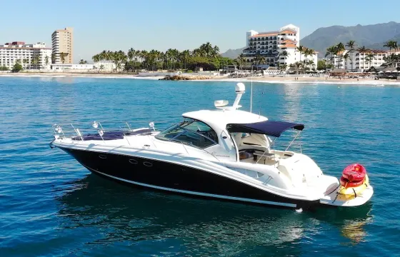 Casual Sophisticated Cruiser Sundancer 420 Motor Yacht