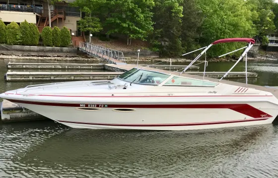 SeaRay 280 Deep V runabout on Lake Of the Ozarks