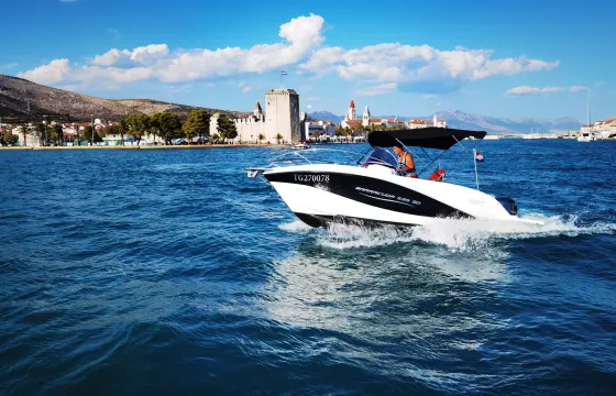 Barracuda 595 SD Powerboat for Rent in Trogir, Kaštela and Split