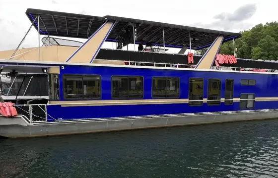 86ft Luxury Houseboat Party Charter in Buford, Georgia