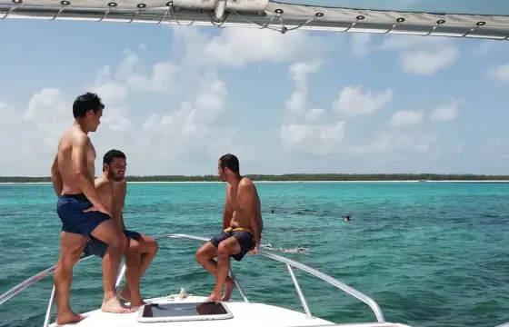 35ft Contender Express Snorkel/Beaching Charter in Nassau, Bahamas