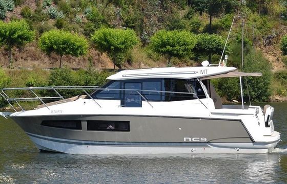 4 Hours Cruise aboard the VZ 65 Motor Yacht in Porto, Portugal