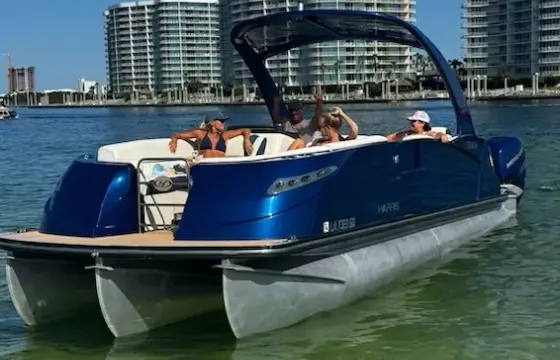 25’ Harris Crown Tritoon – Luxury Cruise for Up to 12 Guests!