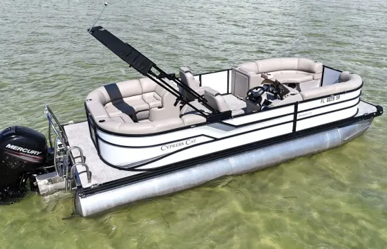 2021 Cypress Cay tritoon, seats up to 13ppl