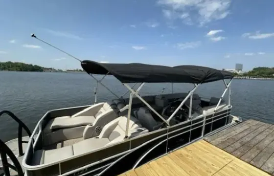 Luxury 23ft Bennington Pontoon with Captain - DMV Events, Cruises & Parties!