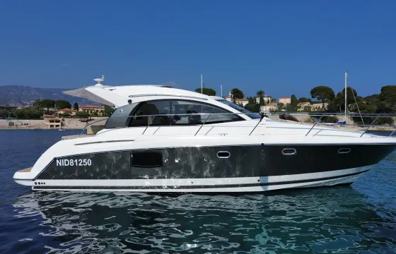 Prestige 38 – Côte d’Azur Day Charter Yacht