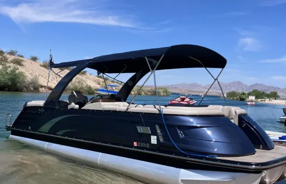Fun on the water" 27' bennington tritoon boat rental with captain!