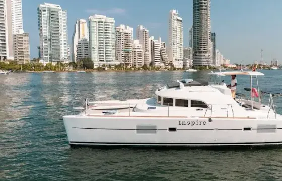 Super Catamaran 38ft Economical To Go To The Islands Of Rosario Or Baru