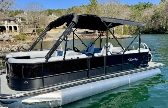 Your Lake Keowee experience starts here w/ this Bentley Sport Toon 150hp