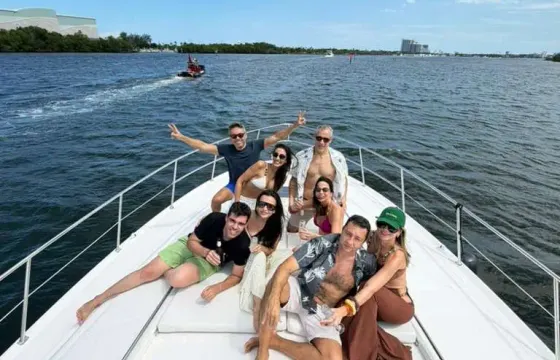 54’ Sea Ray Sundancer | Private Luxury Yacht Experience in Miami
