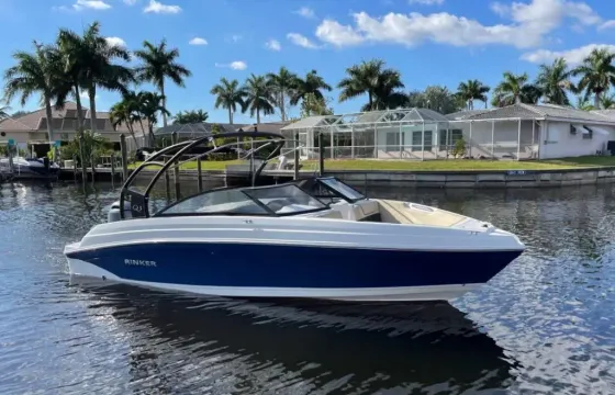 Rinker Blue 23 ft 200hp
