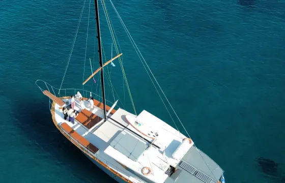 Elegant wooden boat perfect for events in Athens