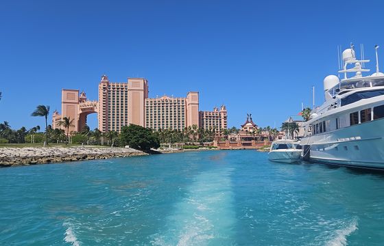 12-Passenger Center Console Boat in Nassau, Bahamas