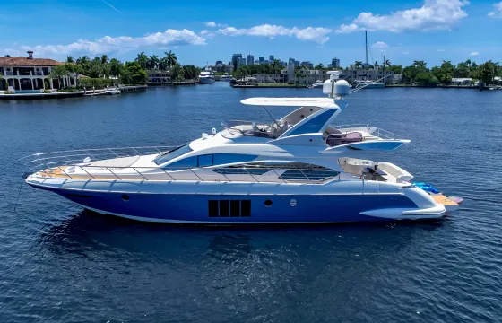 Luxe 64ft Azimut with Seabobs & Snorkel Gear serving South Florida
