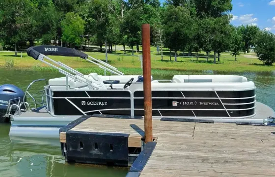 Pontoon w/ Fire Pit, Captain, FREE Fuel & NO security deposit – Joe Pool Lake