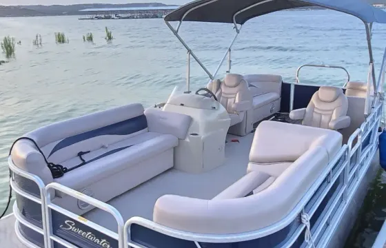 🌊 Party-Ready Pontoon for 10 on Lake Travis | Tube, Lily Pad & Premium Stereo