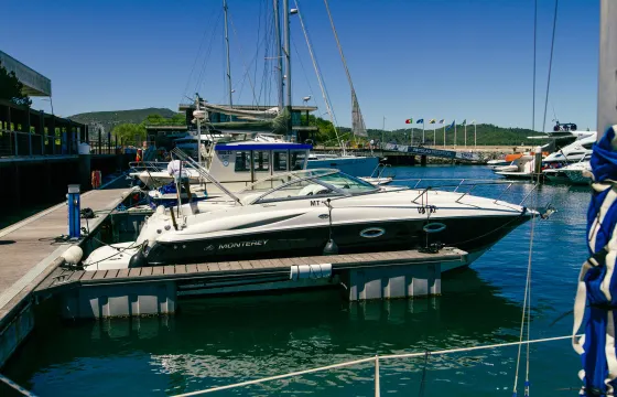 Monterey 250 CR - Motorboat Rental