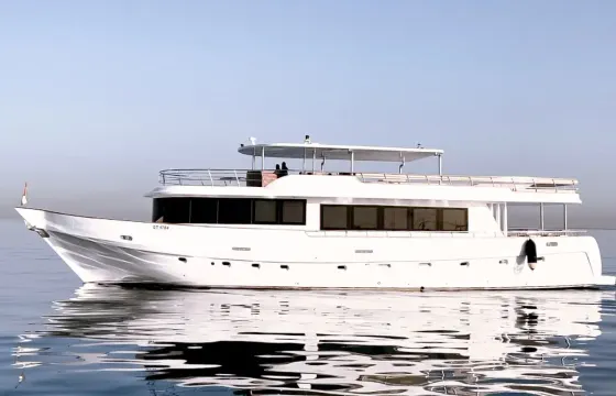 Private 100ft Yacht Charter In Dubai – Up to 65 Guests